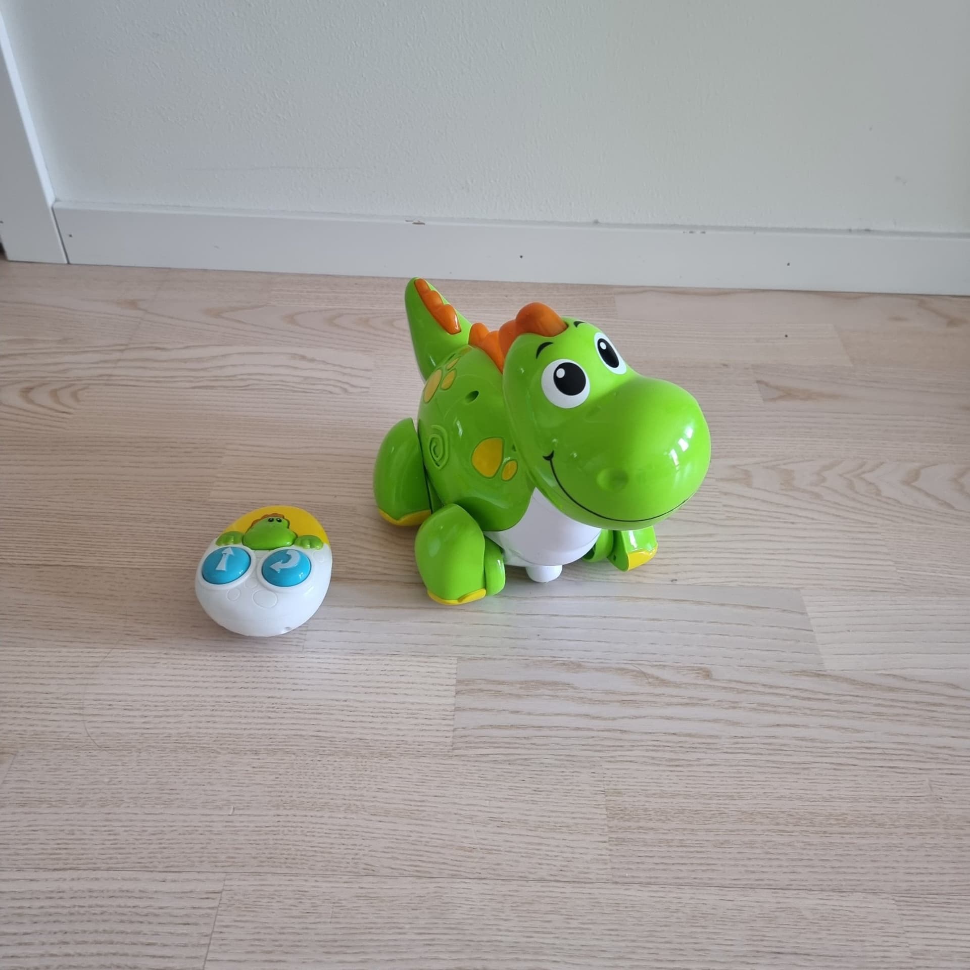 Dinosaurie med fjärrkontroll