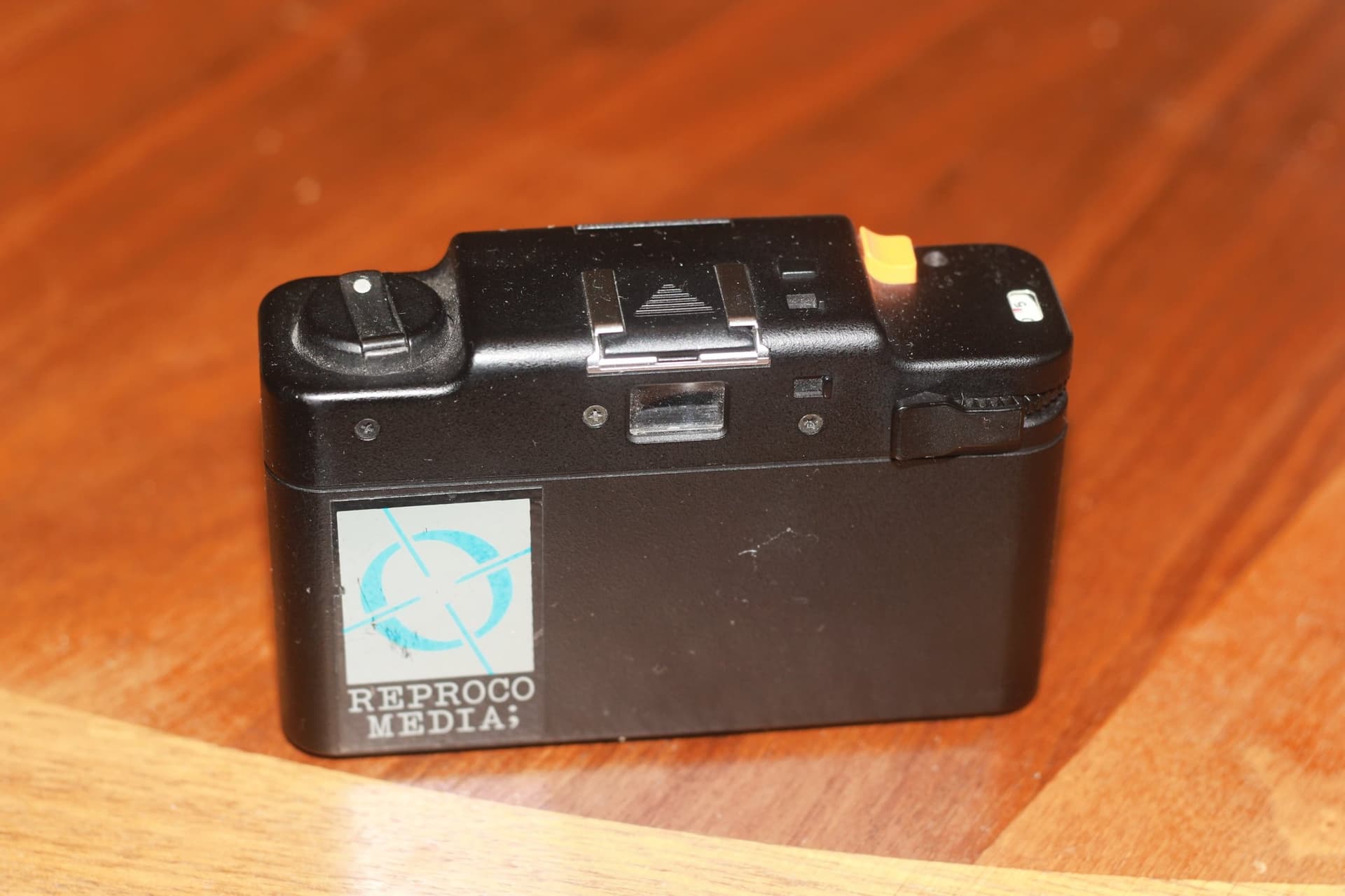 Minox 35 ML Analog Kamera med Röd Läderfodral