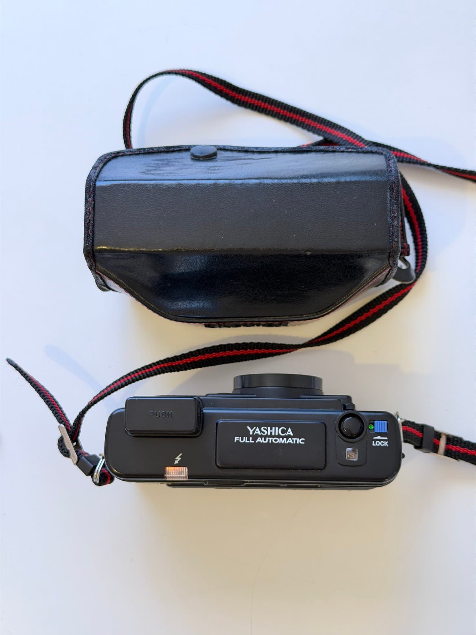 Vintage Yashica 35mm kompaktkamera – Autofokus – Mycket gott skick – Med batteri