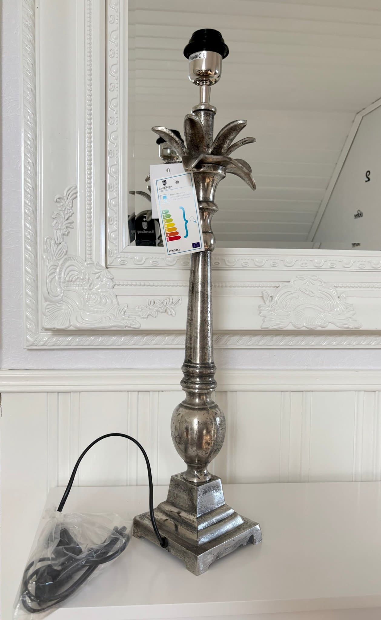 Hazenkamp Bordslampa 64cm Palmblad /Annanas i silverfärgad metall
