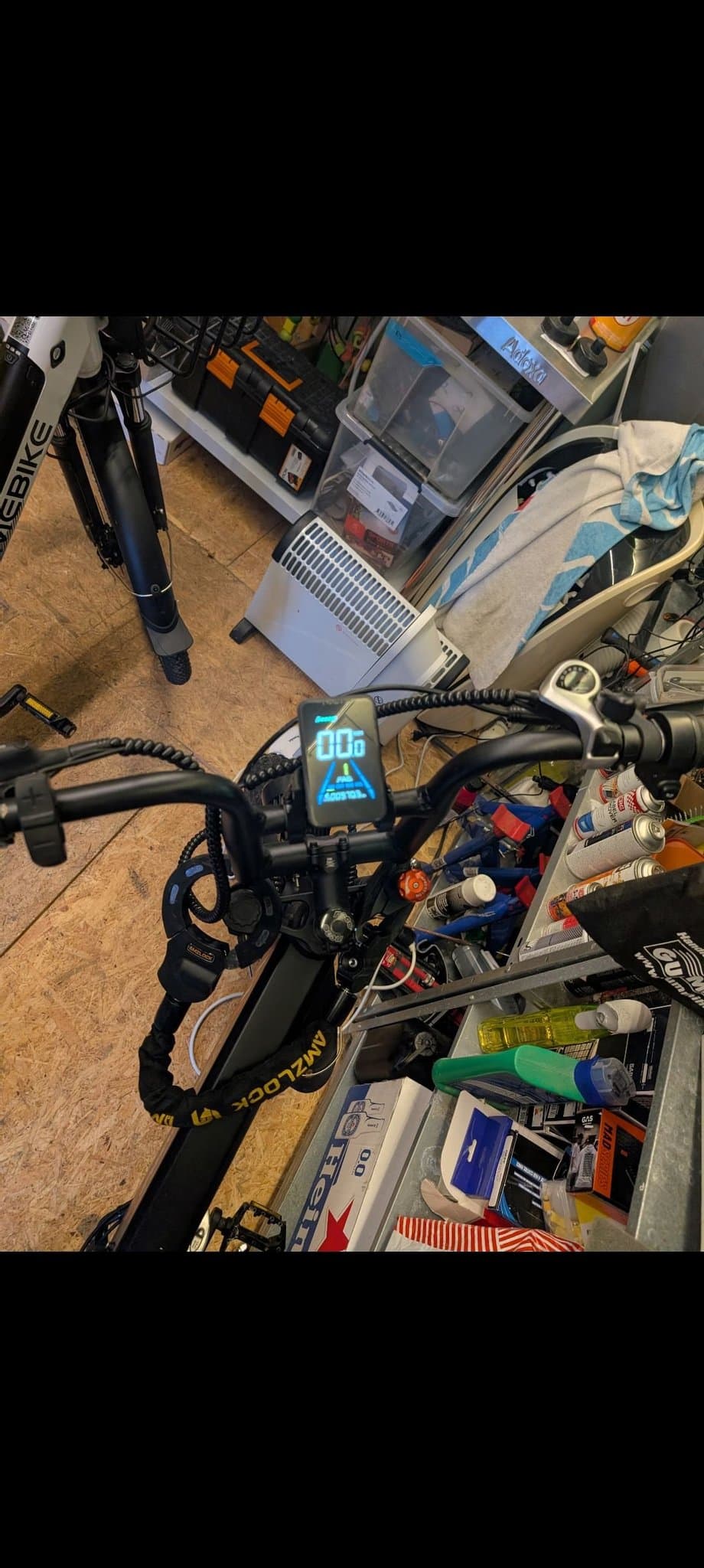Randride elcykel med dubbla motorer och fjädring