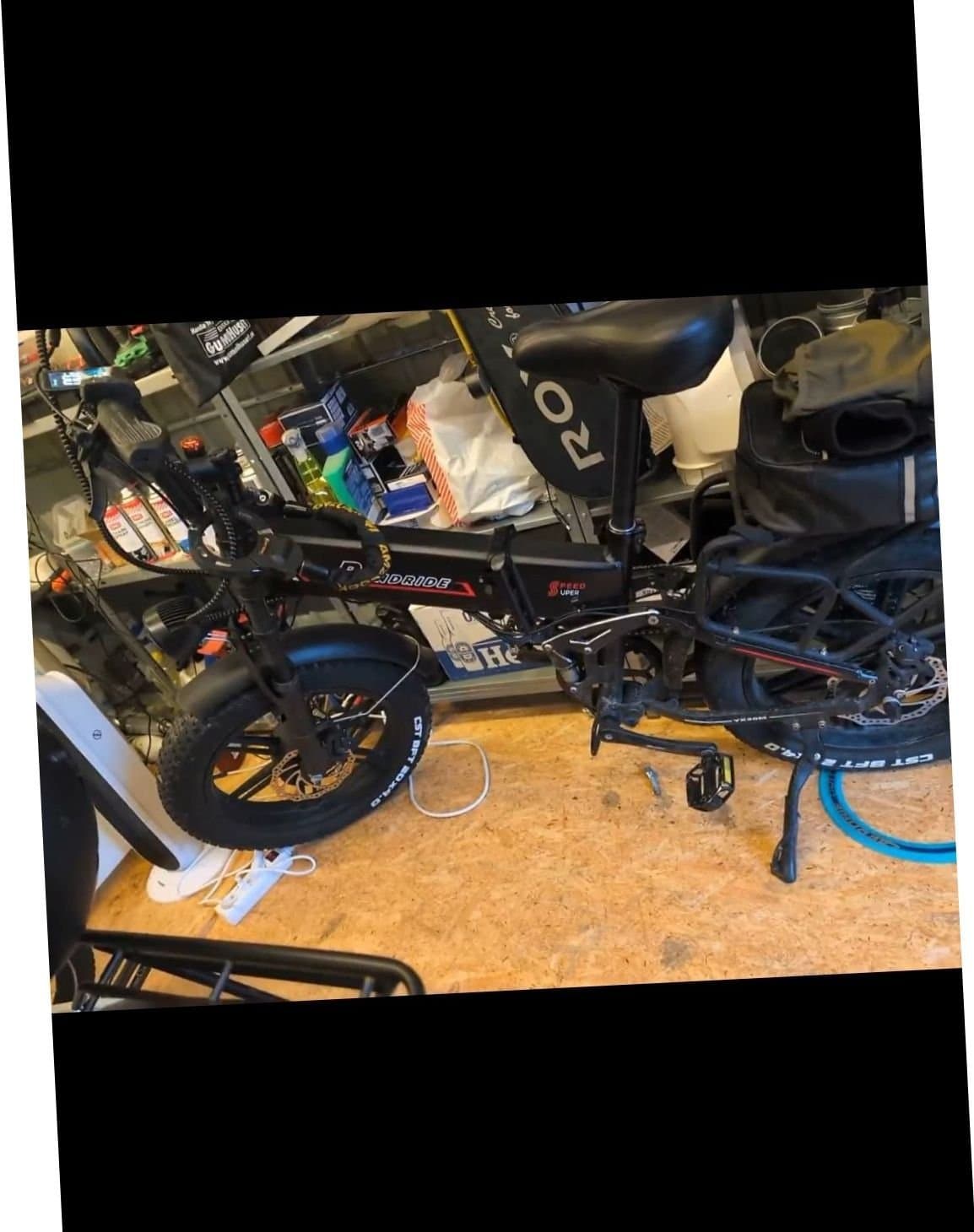 Randride elcykel med dubbla motorer och fjädring