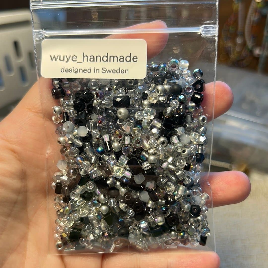 Mixed beads include crystals (55g )