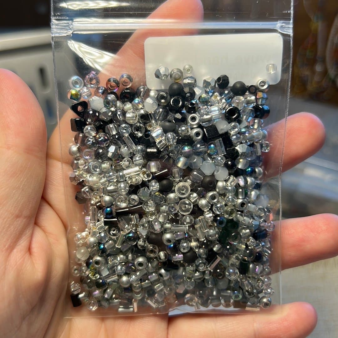 Mixed beads include crystals (55g )