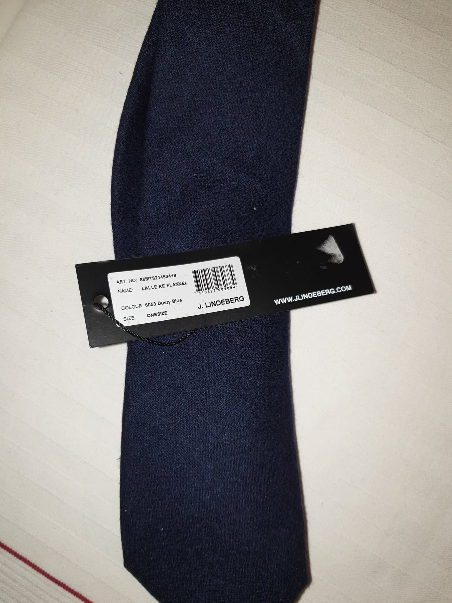 Ny slips Lalle re flannel i färgen dusty blue från J. Lindeberg.
