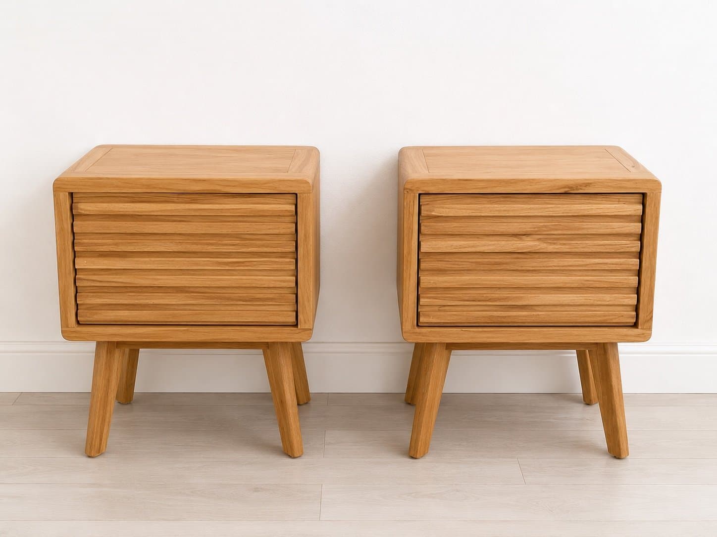Sängbord i ek x 2