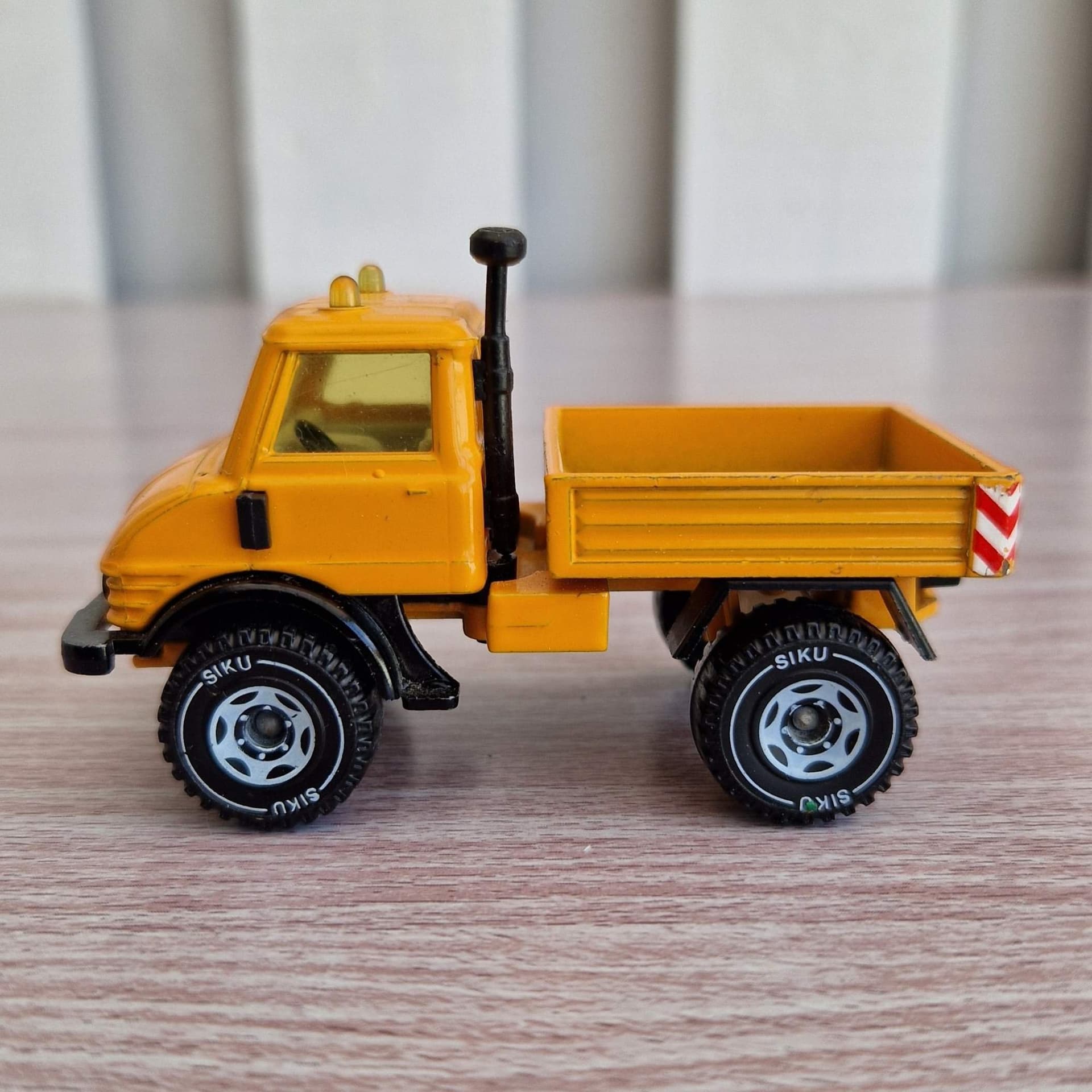 Siku Mercedes-Benz Unimog 4 Cyl 3800 Diecast Model Car