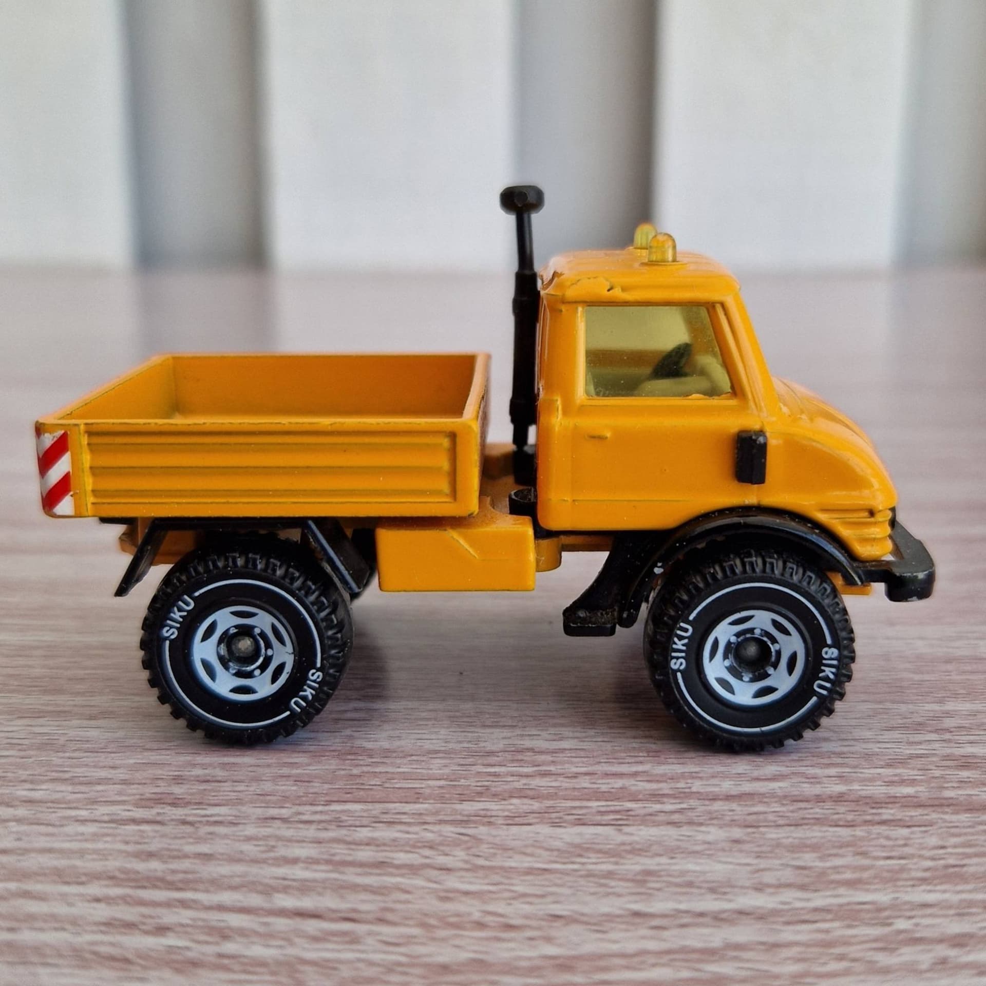 Siku Mercedes-Benz Unimog 4 Cyl 3800 Diecast Model Car