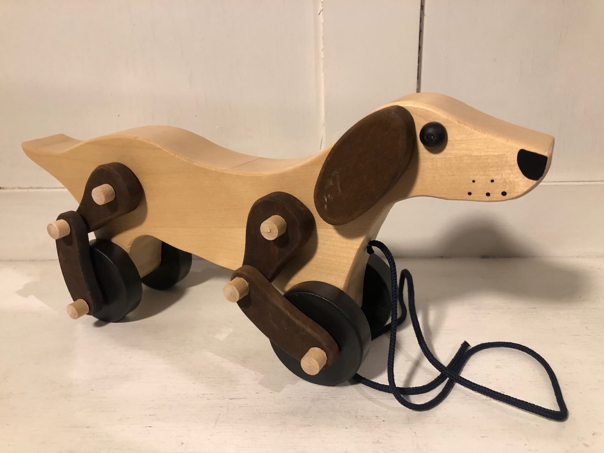 Trä leksakshund Dragleksak