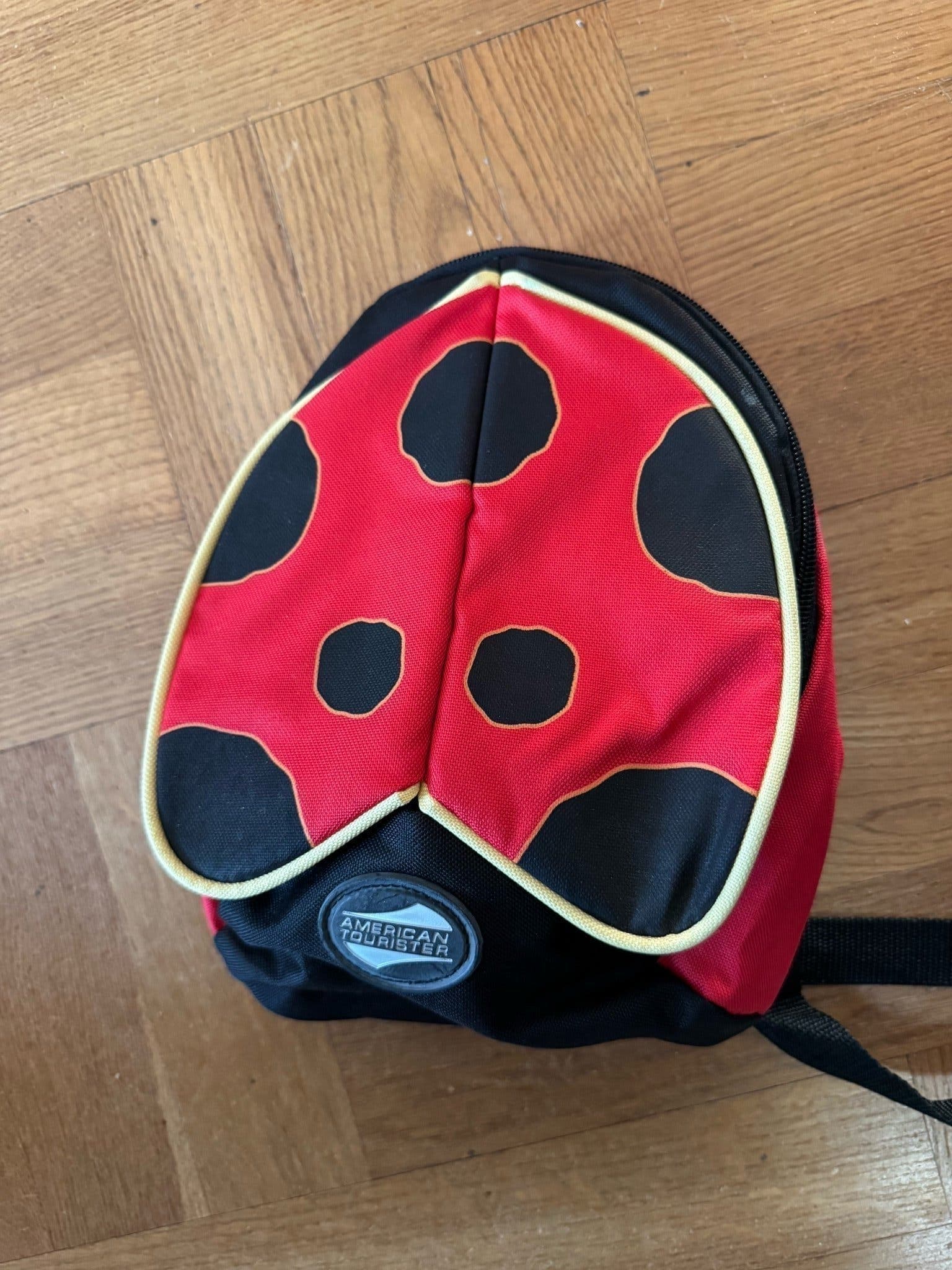 American Tourister Resväska med matchande ryggsäck- Nyckelpigedesign!