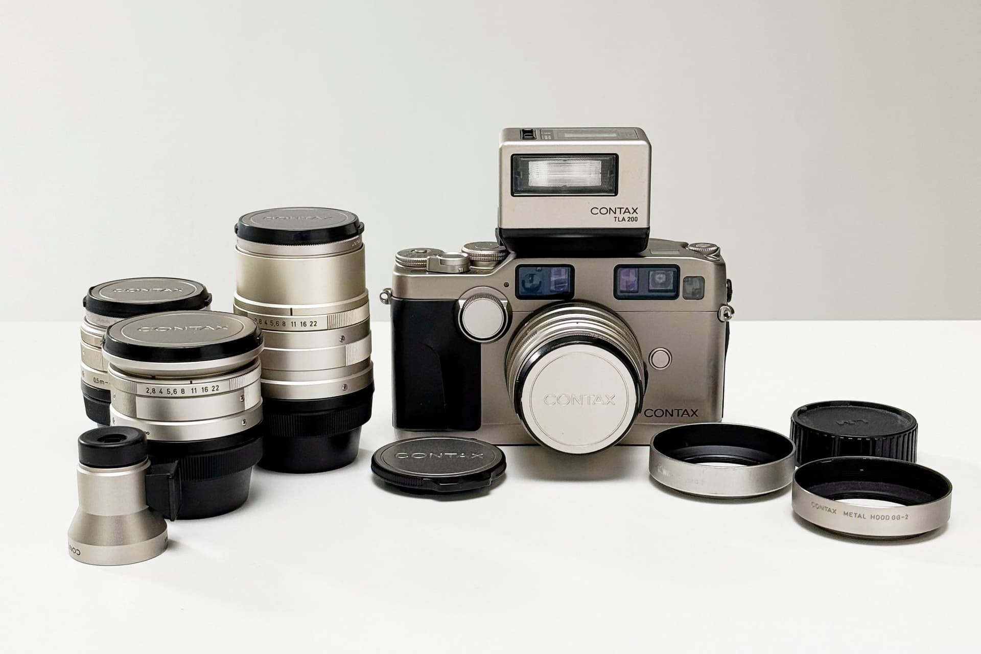 Contax G2 med 4 objektiv och blixt