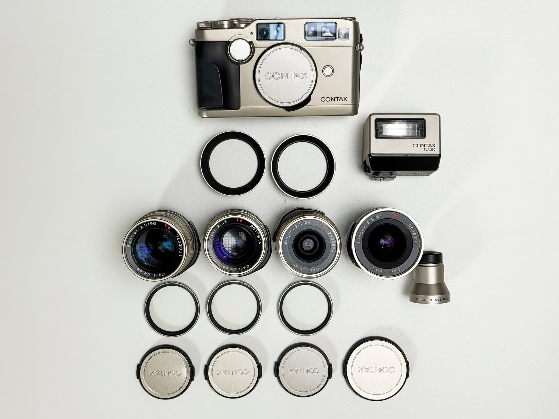 Contax G2 med 4 objektiv och blixt