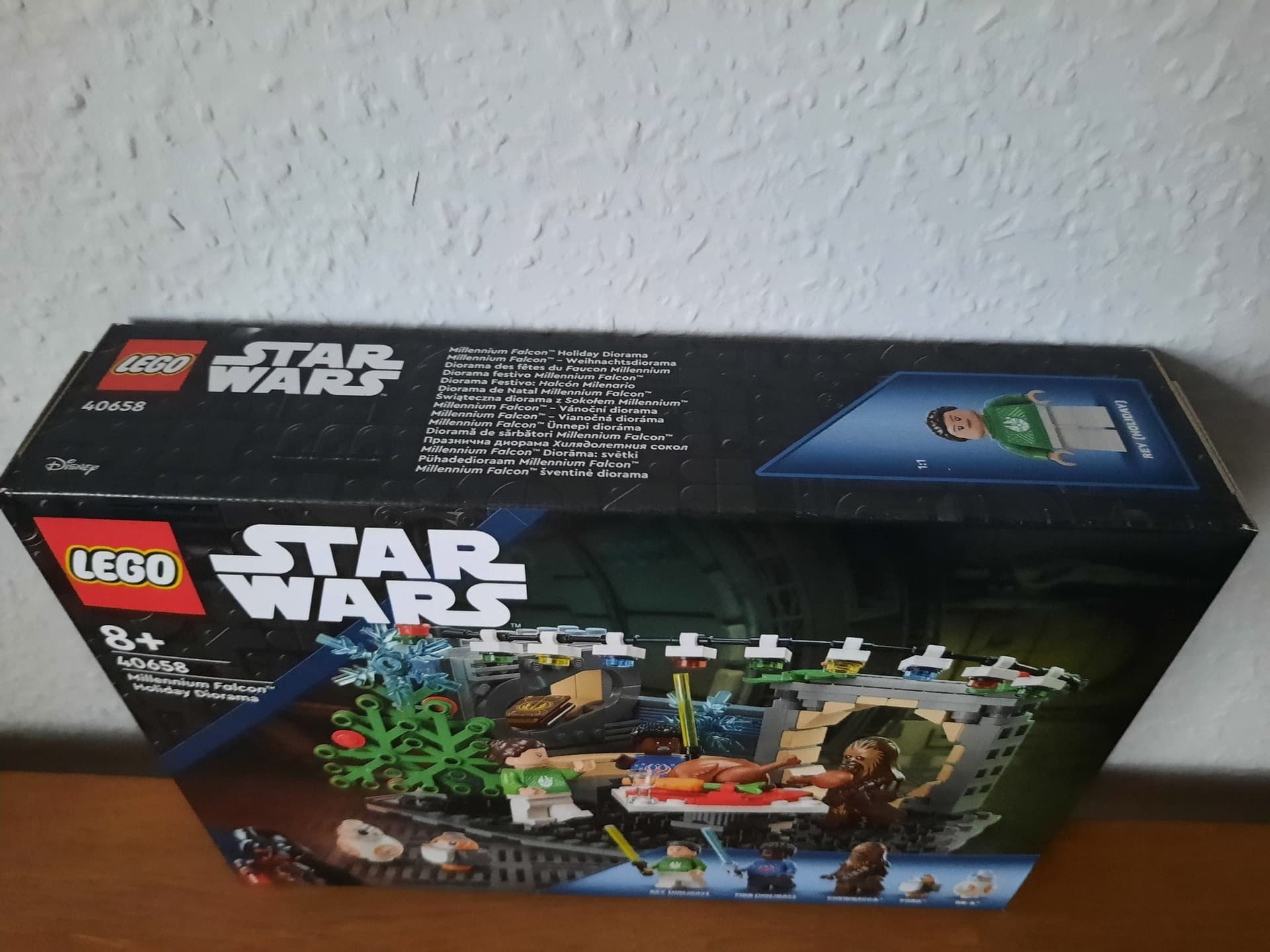 Lego Millennium Falcon Holiday Diorama Star Wars 40658