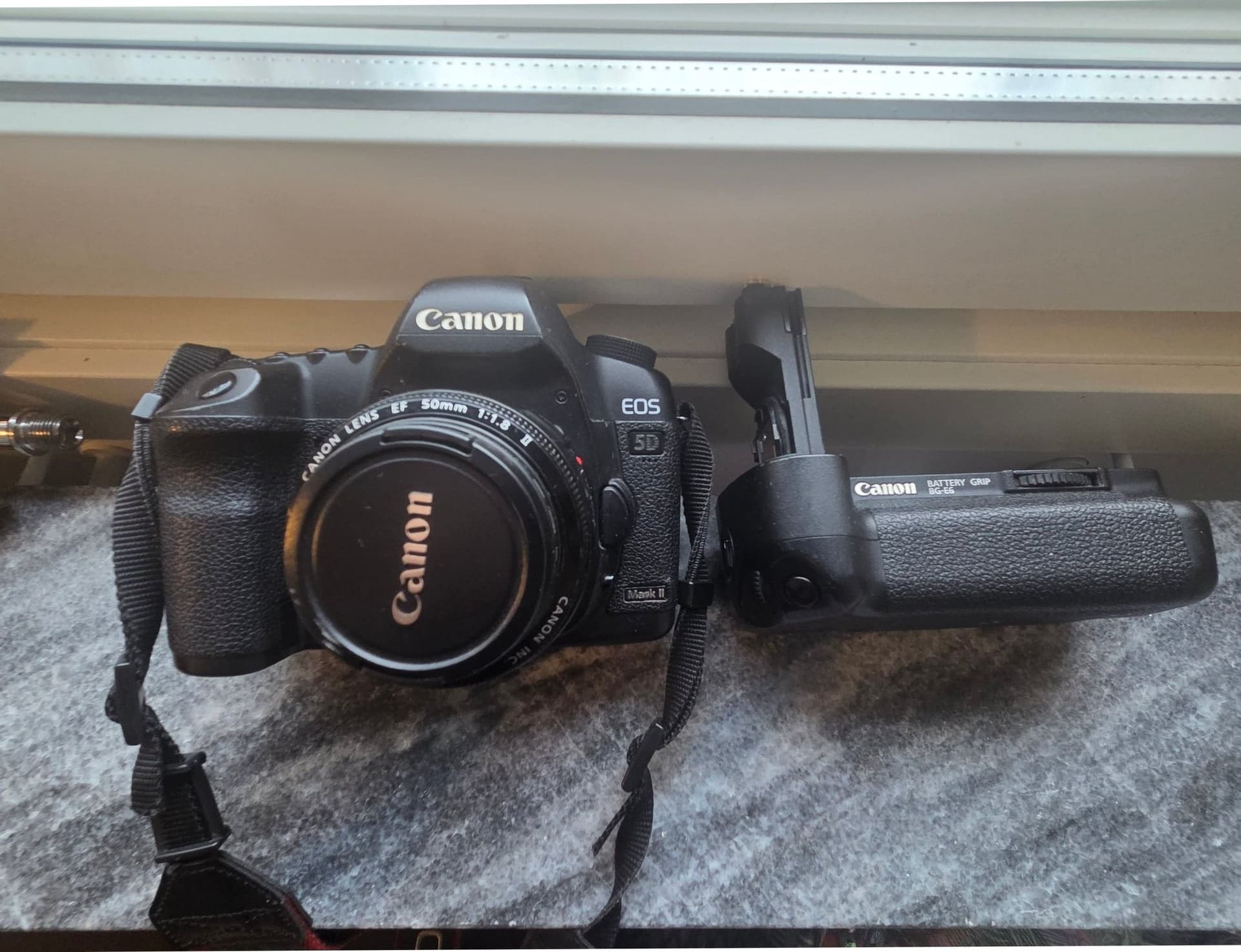 Canon 5D Mark II + batterigrepp.