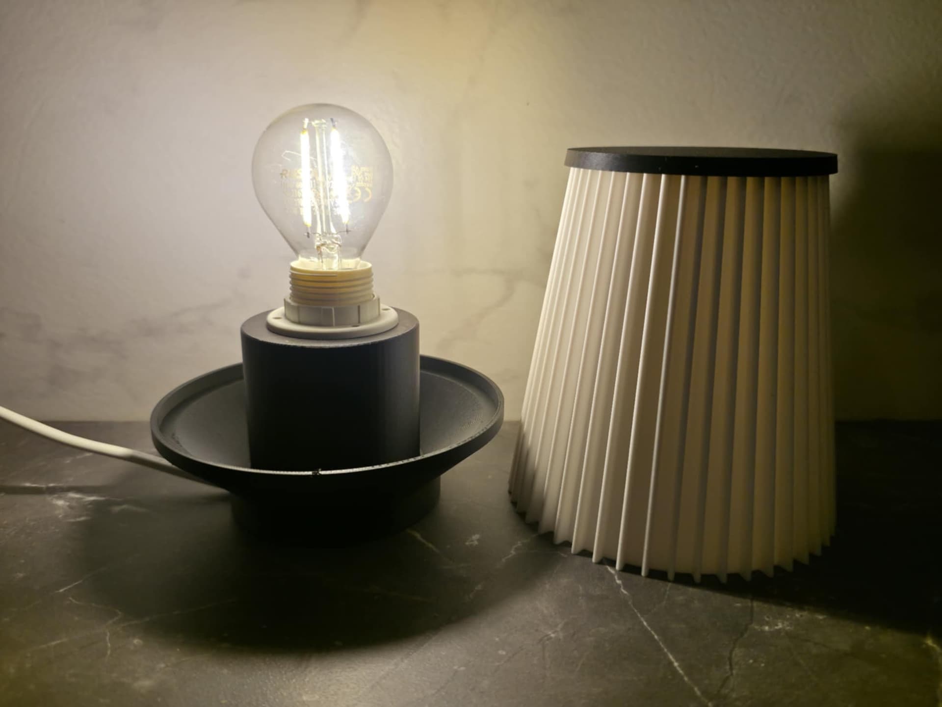 3D-printad bordslampa "Sportluftfilter"