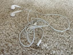 Apple originalhörlurar med lightningkontakt