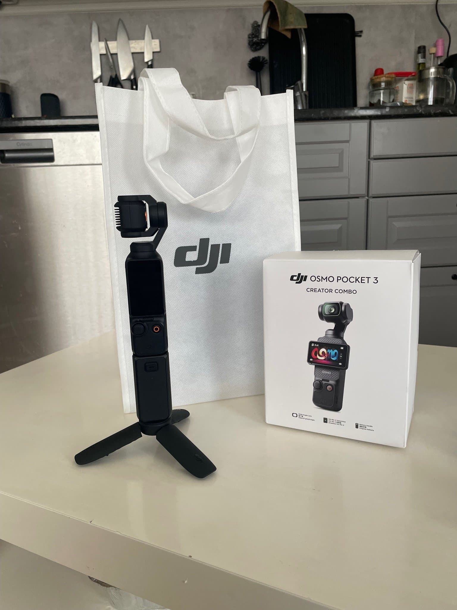 DJI Osmo Pocket 3 Creator Combo + DJI Care