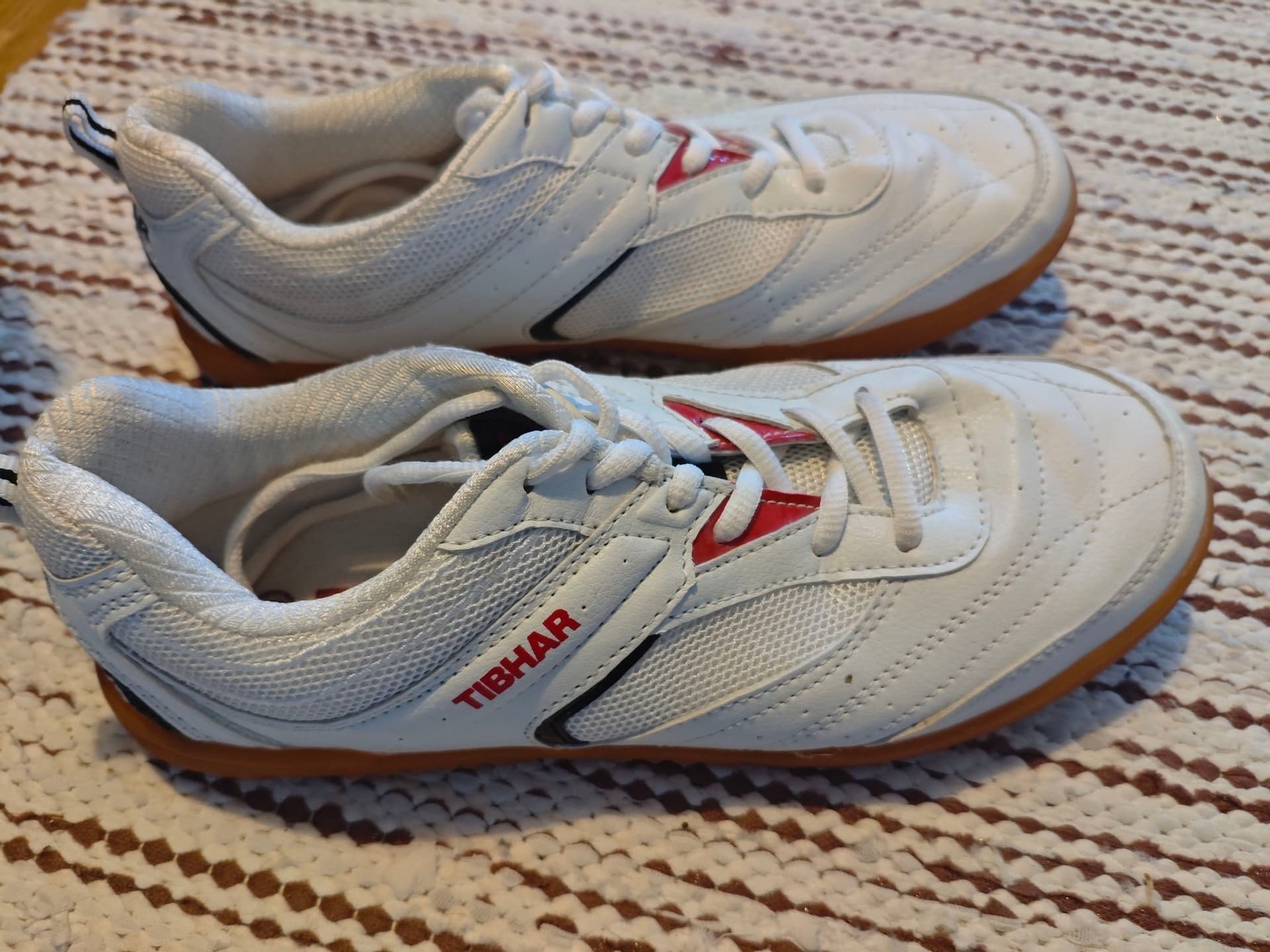 Tibhar vita bordtennisskor, storlek 41