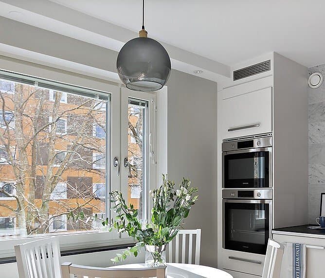IKEA Jakobsbyn taklampa i grått glas med upphäng