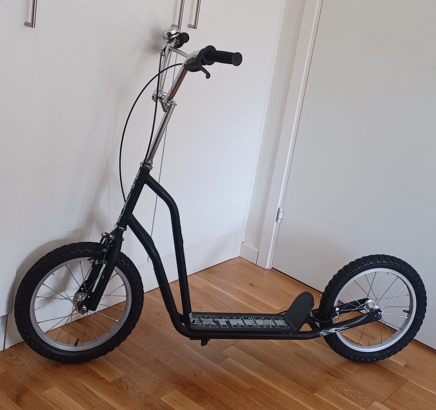 Pinepeak Extreme Air Scooter 16” – Sparkcykel med stora lufthjul