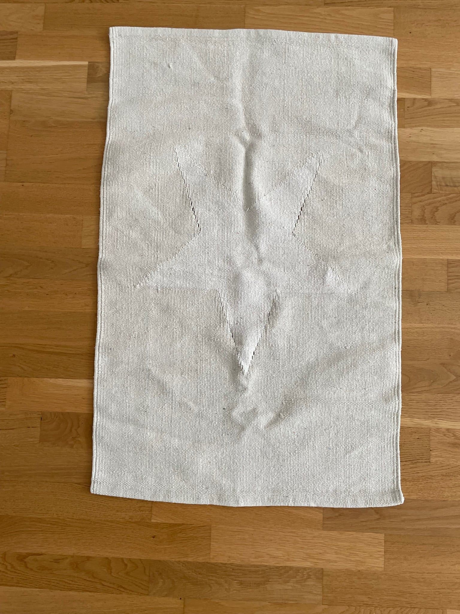 Beige matta med stjärnmönster