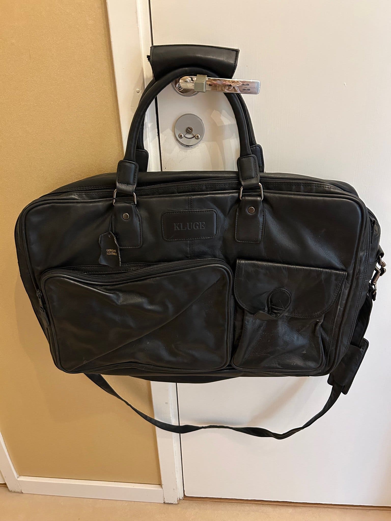 KLUGÉ Svart Läder Weekendbag