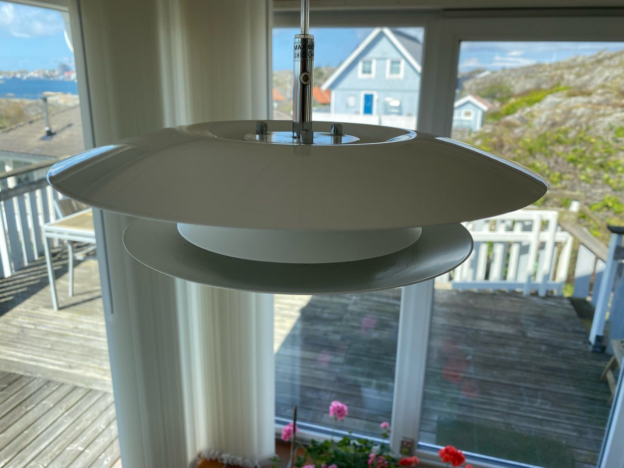 Eclipse 30 cm tefats taklampa i vit metall Belid med 4 skärmar
