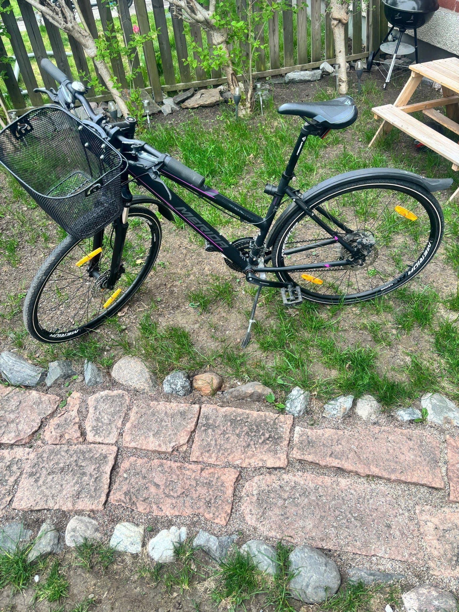 Merida Crossway Urban 20 Cykel med korg, hjälm och lås