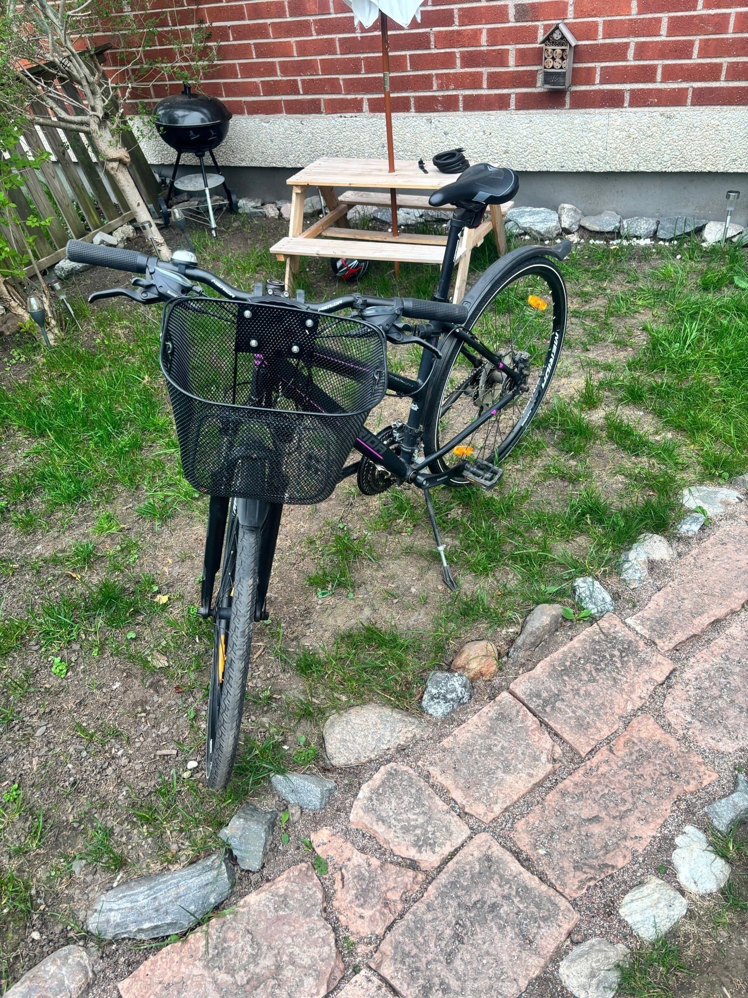 Merida Crossway Urban 20 Cykel med korg, hjälm och lås