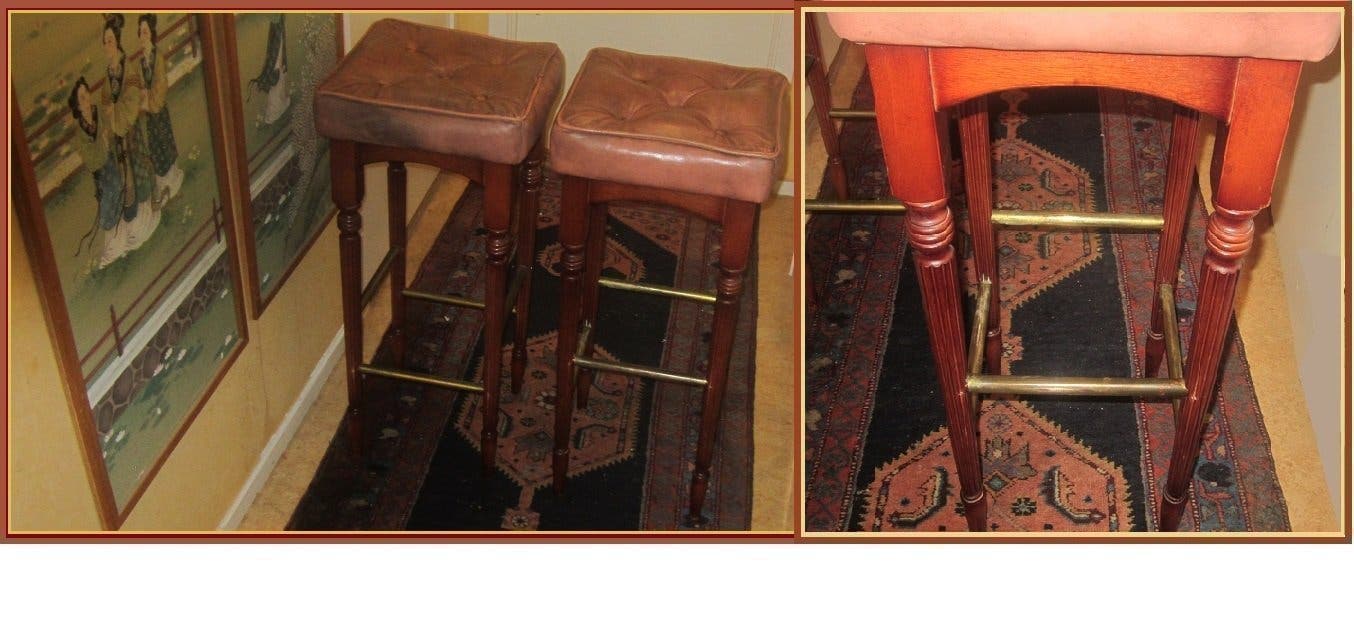 2ST.KLASSISKA BARSTOLAR/ÄKTA LÄDER/ H=79cm, B=34cm x 34cm, Lädersits 8cm. tjock