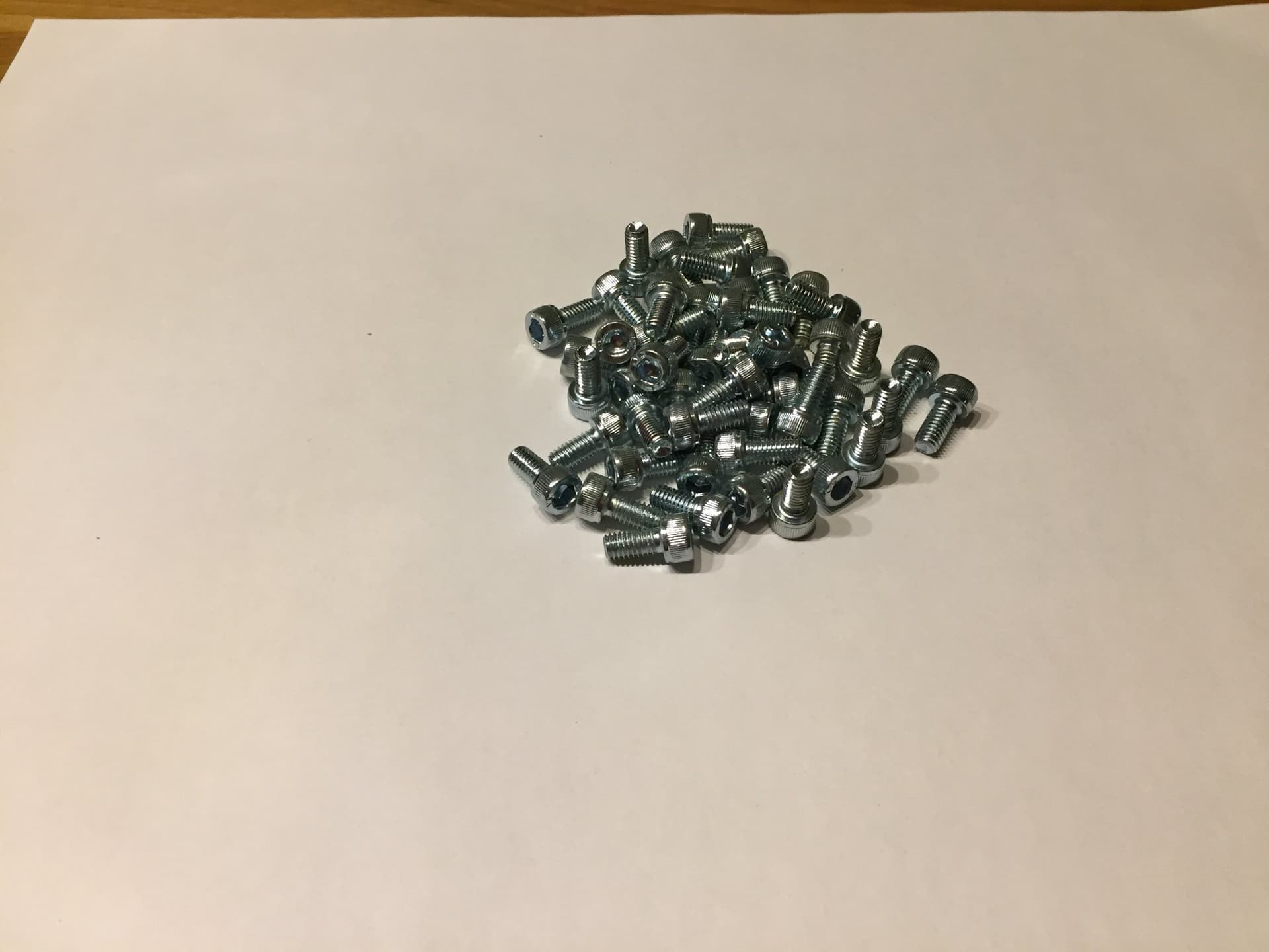 50st Cylindrisk maskinskruv med insex-fäste M6 x 1.0 x 12