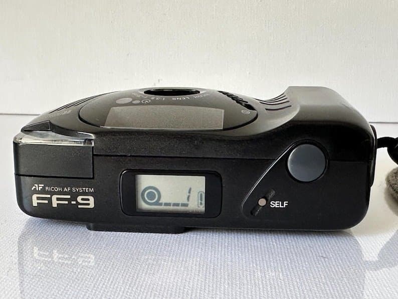 RICOH FF-9 35mm Point & Shoot Filmkamera – fungerande, blixt OK