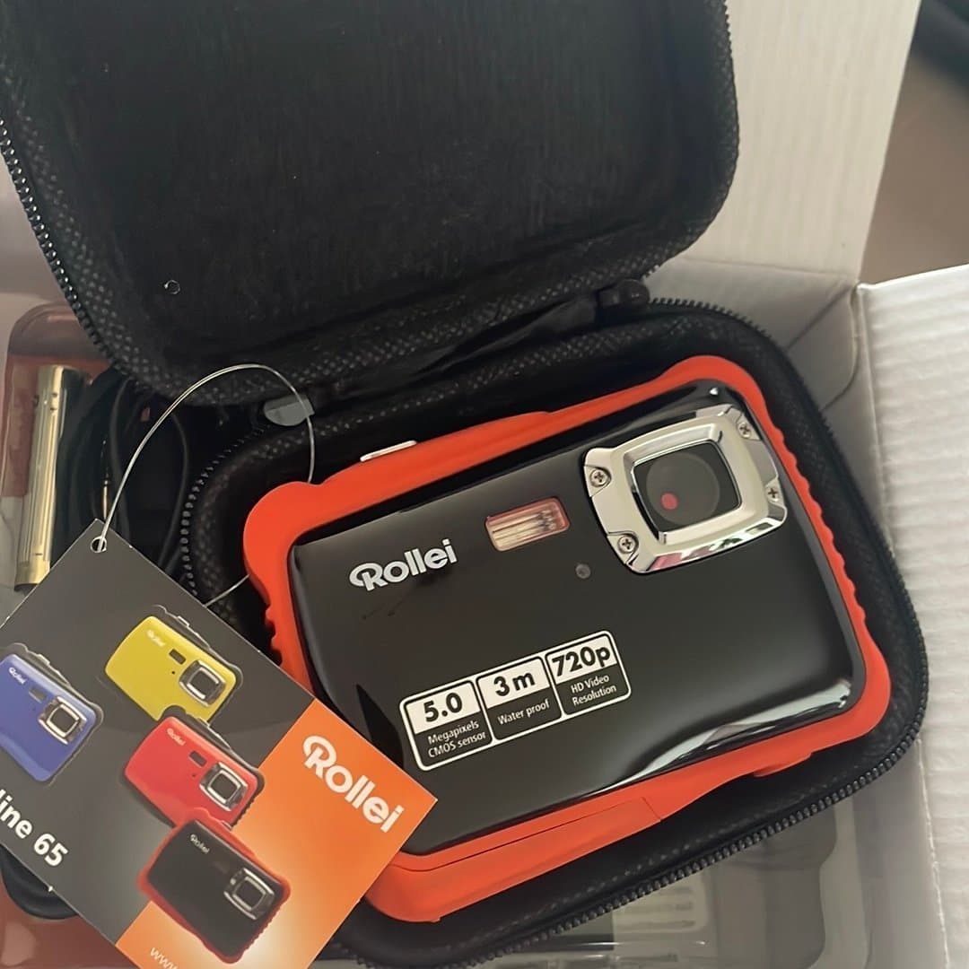 Rollei vattentät digitalkamera med väska och minneskort. NYSKICK.