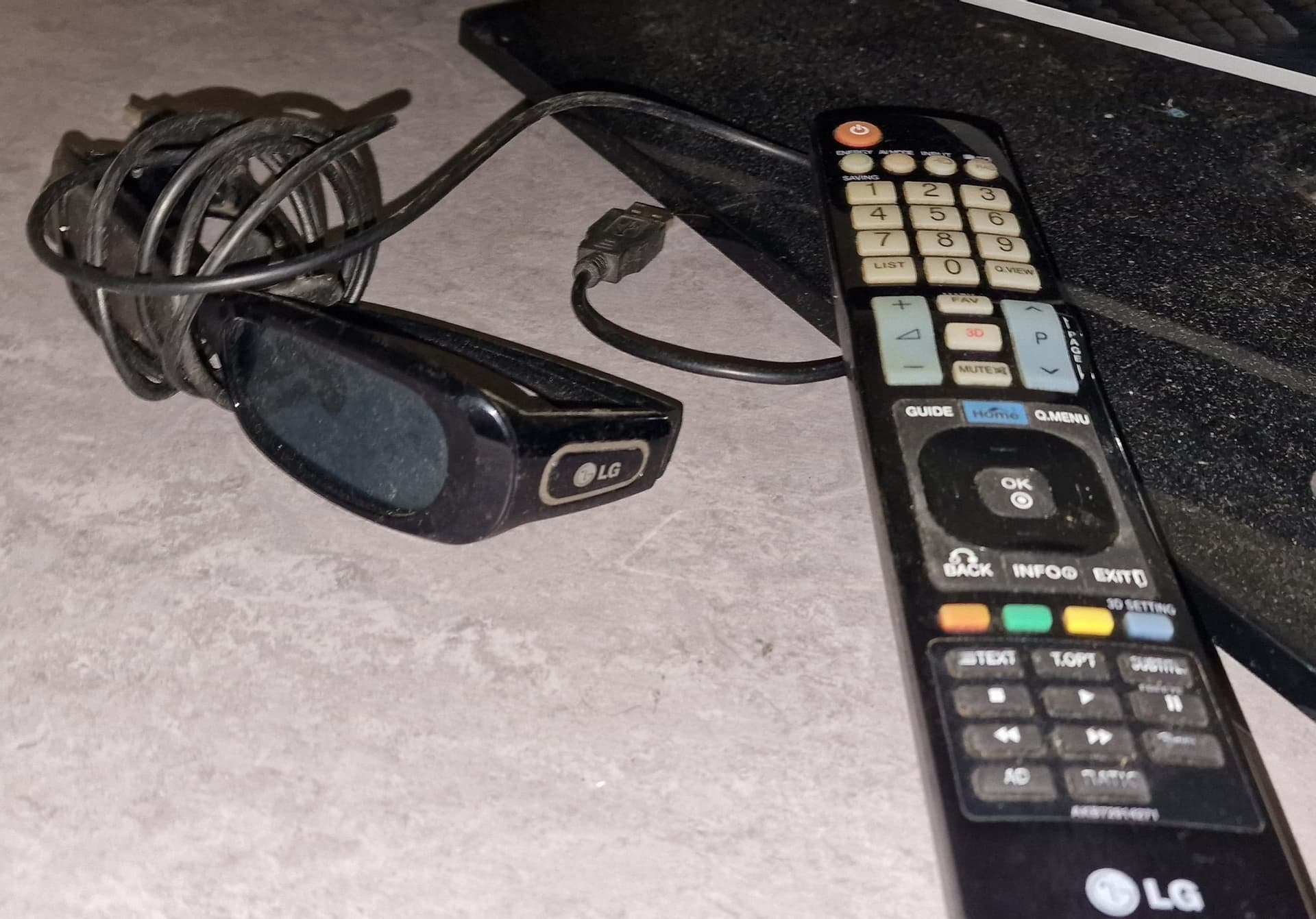 LG 3DTV + ett par tillhörande aktiva 3D-glasögon