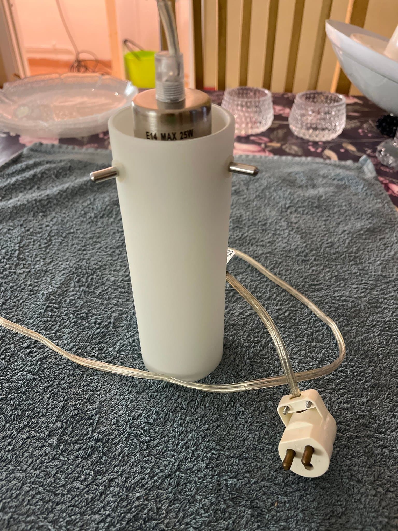 Fönsterlampa i frostat glas