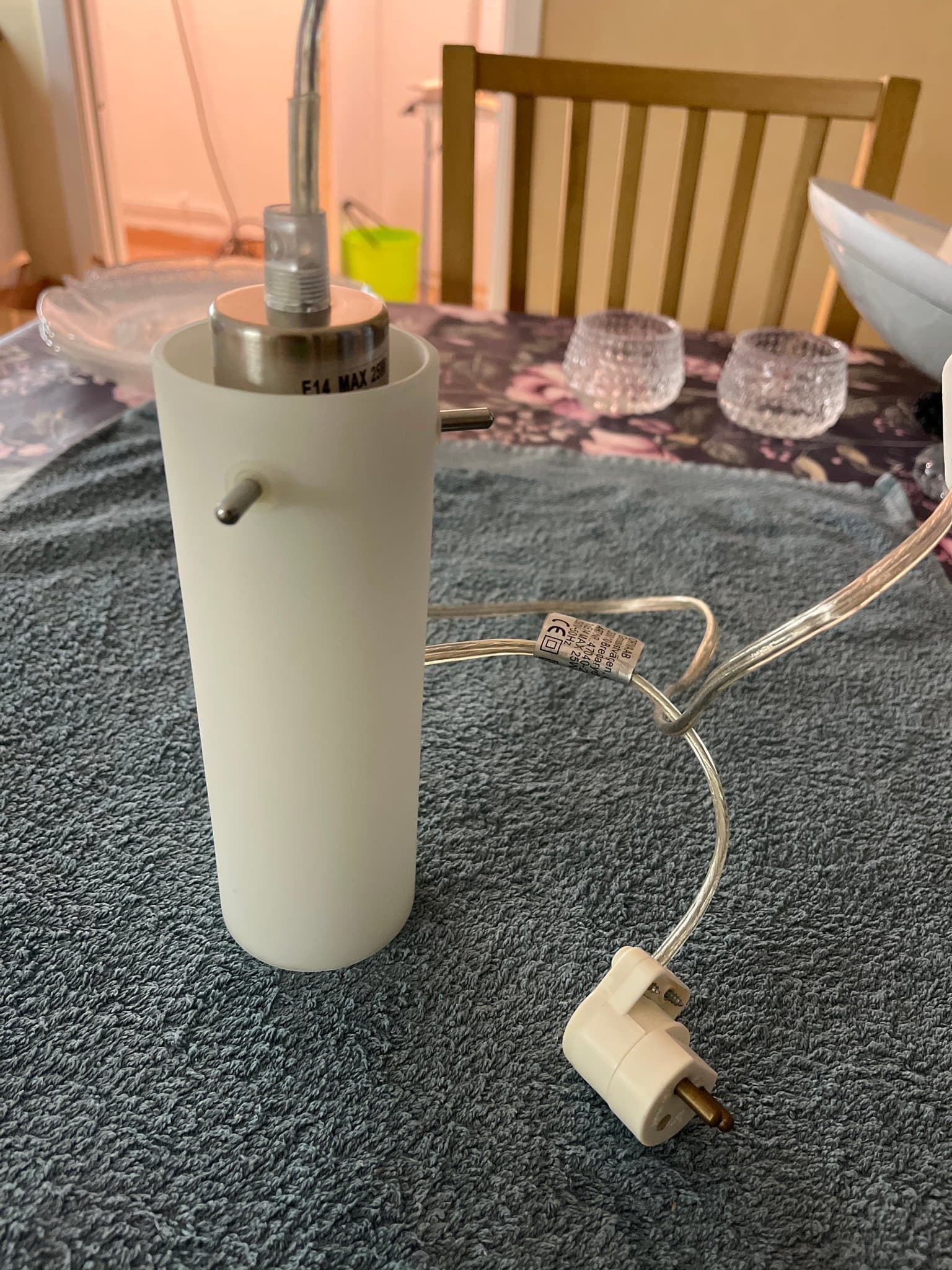 Fönsterlampa i frostat glas