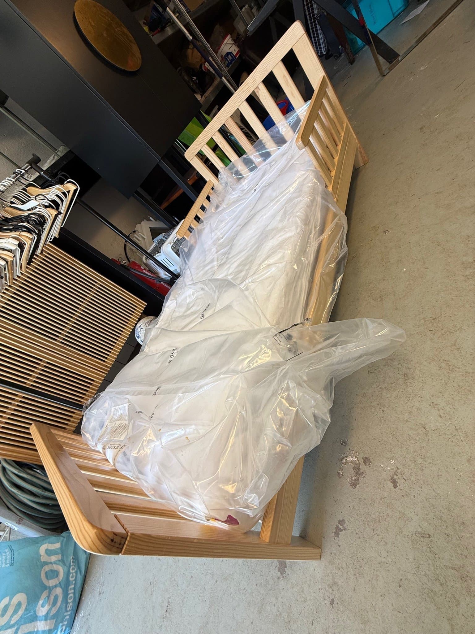 Junior bed