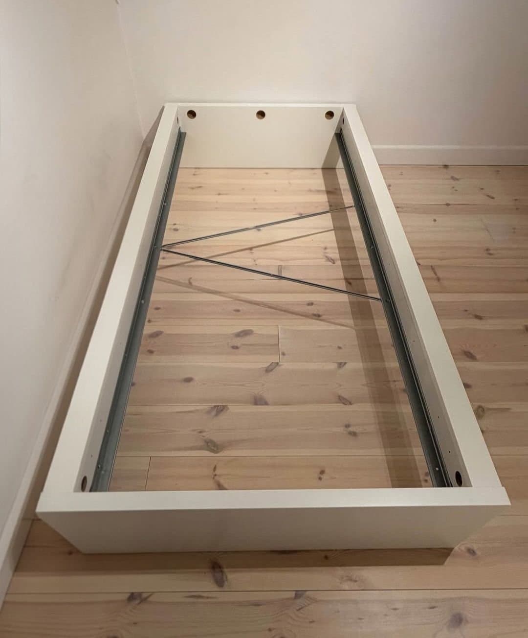 IKEA-säng 90x200 med stora förvaringslådor – billigt pris
