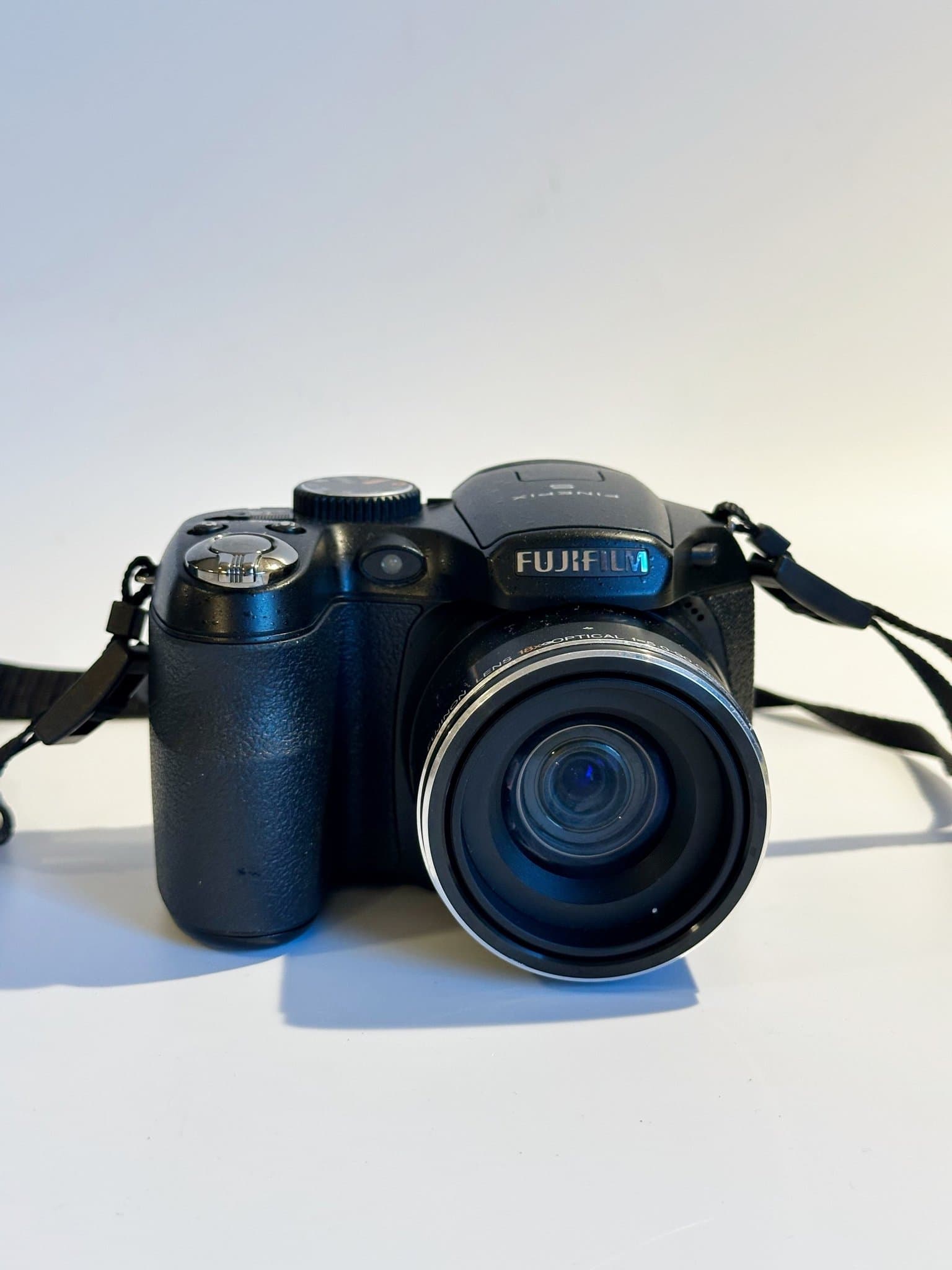 Fujifilm FINEPIX S - Digitalkamera med 8GB minneskort och nya Batterier