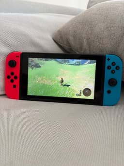 Nintendo Switch komplett paket säljes i fint skick.