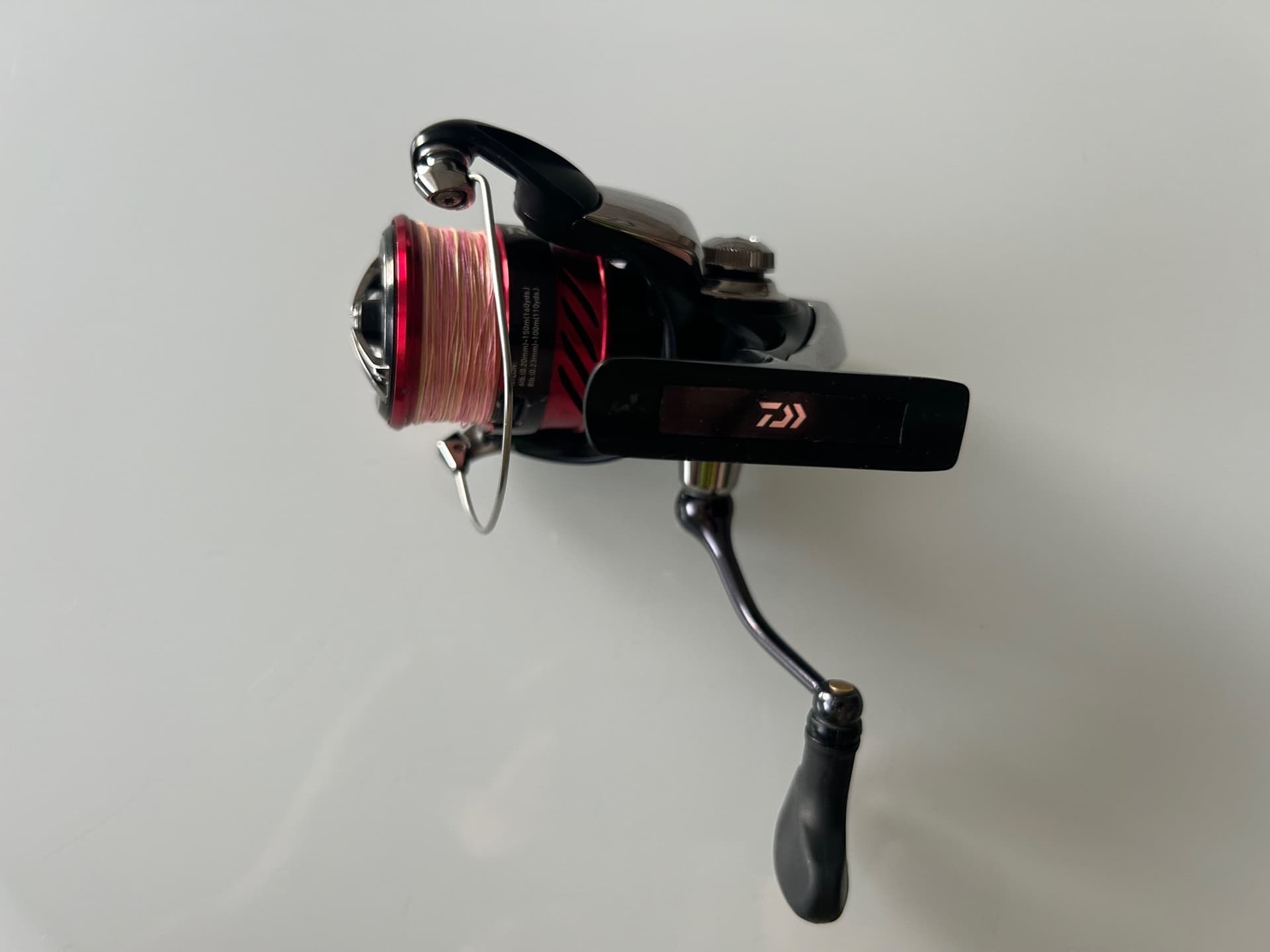 Daiwa Ninja LT2500 haspelrulle med flätlina 0.13mm sufix 832.Flätlina köpt Mars.