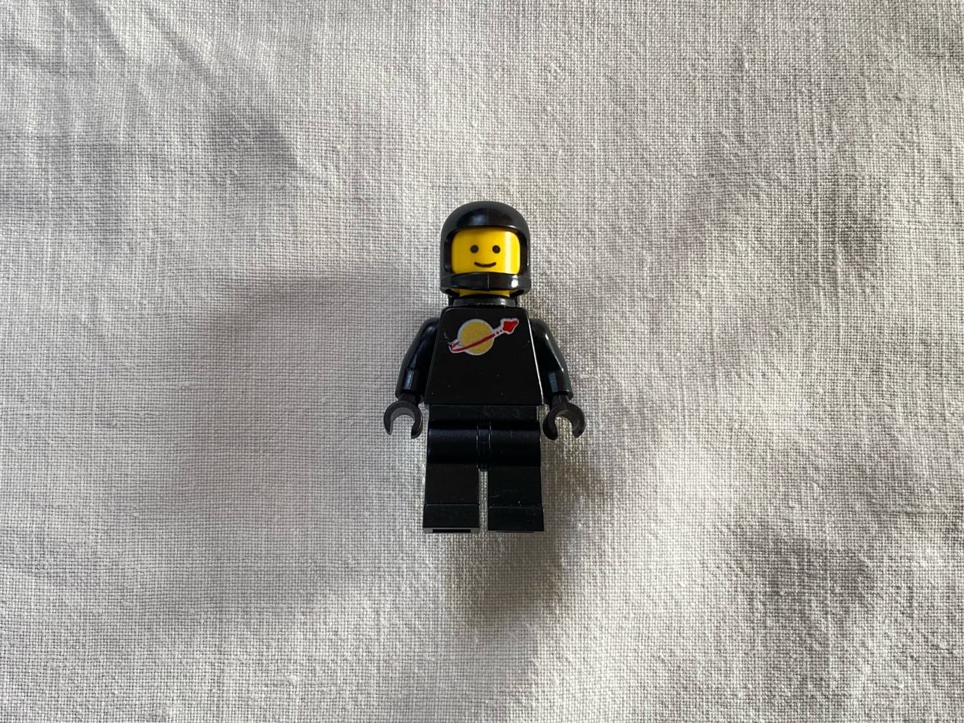Lego Space Astronaut - black, svart - 1st minifigur med hjälm
