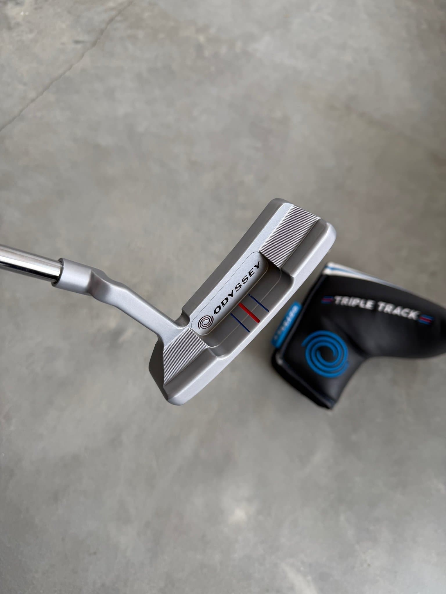 Odyssey White Hot OG Putter Triple Track m. Headcover