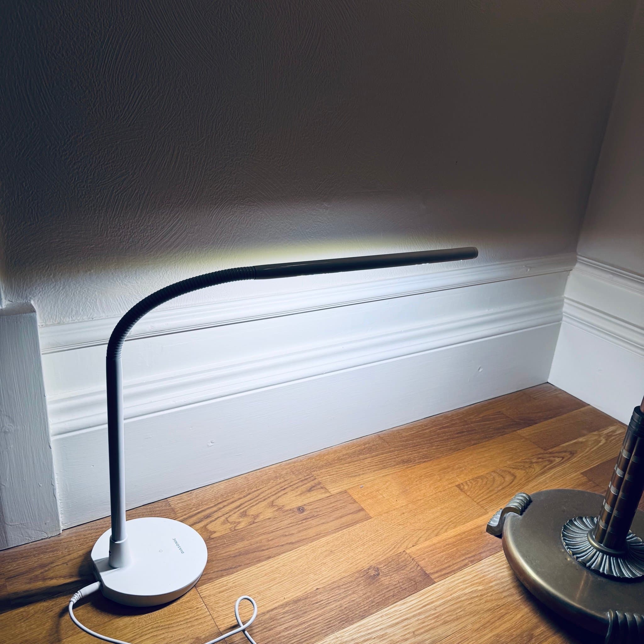 Skrivbordslampa Arbetsbelysning Design Lampa Bordslampa Diasonic LED DL51 Vit