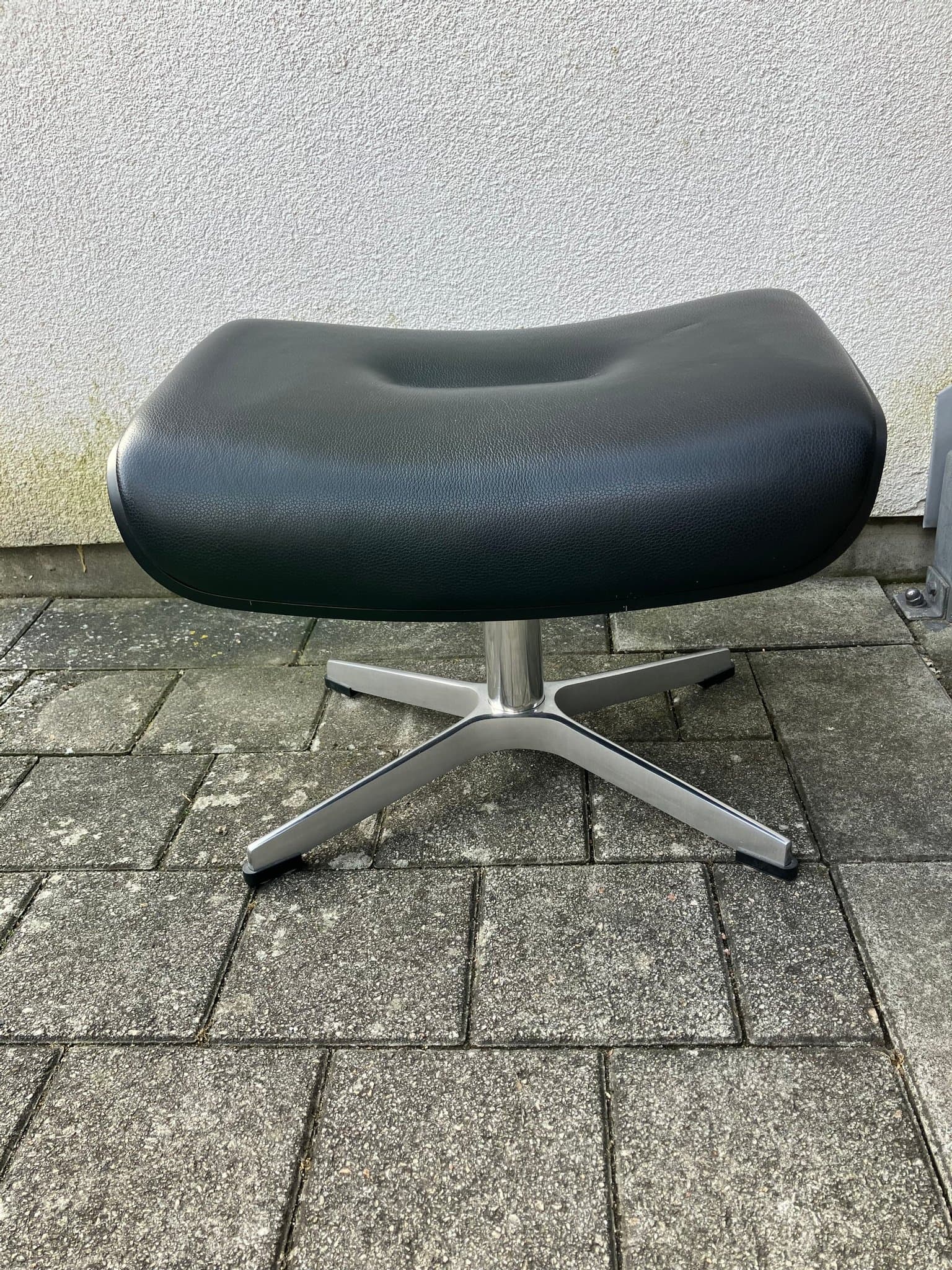 Två fotpallar Timeout från MIO