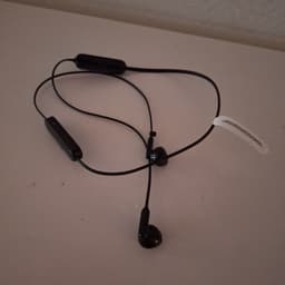 JBL In-ear hörlurar Tune 235 BT