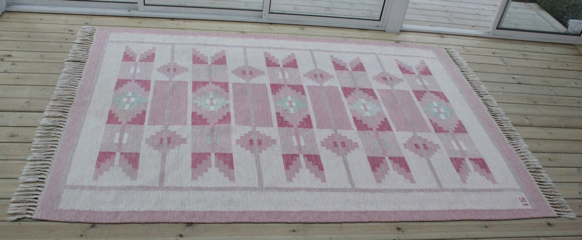 Rölakan röllakanmatta. Vintage 247 X 161 cm. Vävd av konstnären Ingegerd Silow.