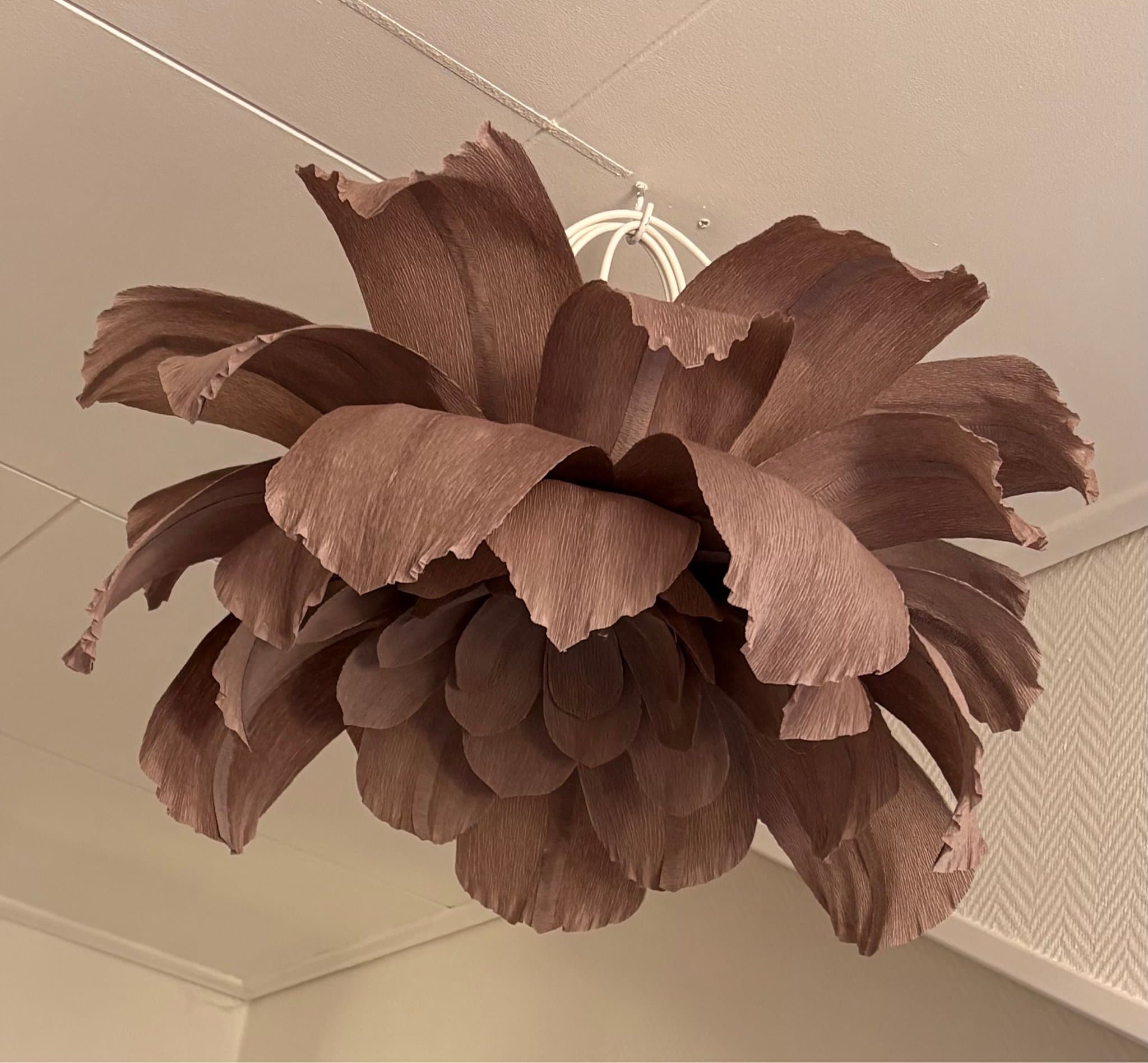 Beige blomlampa 75cm