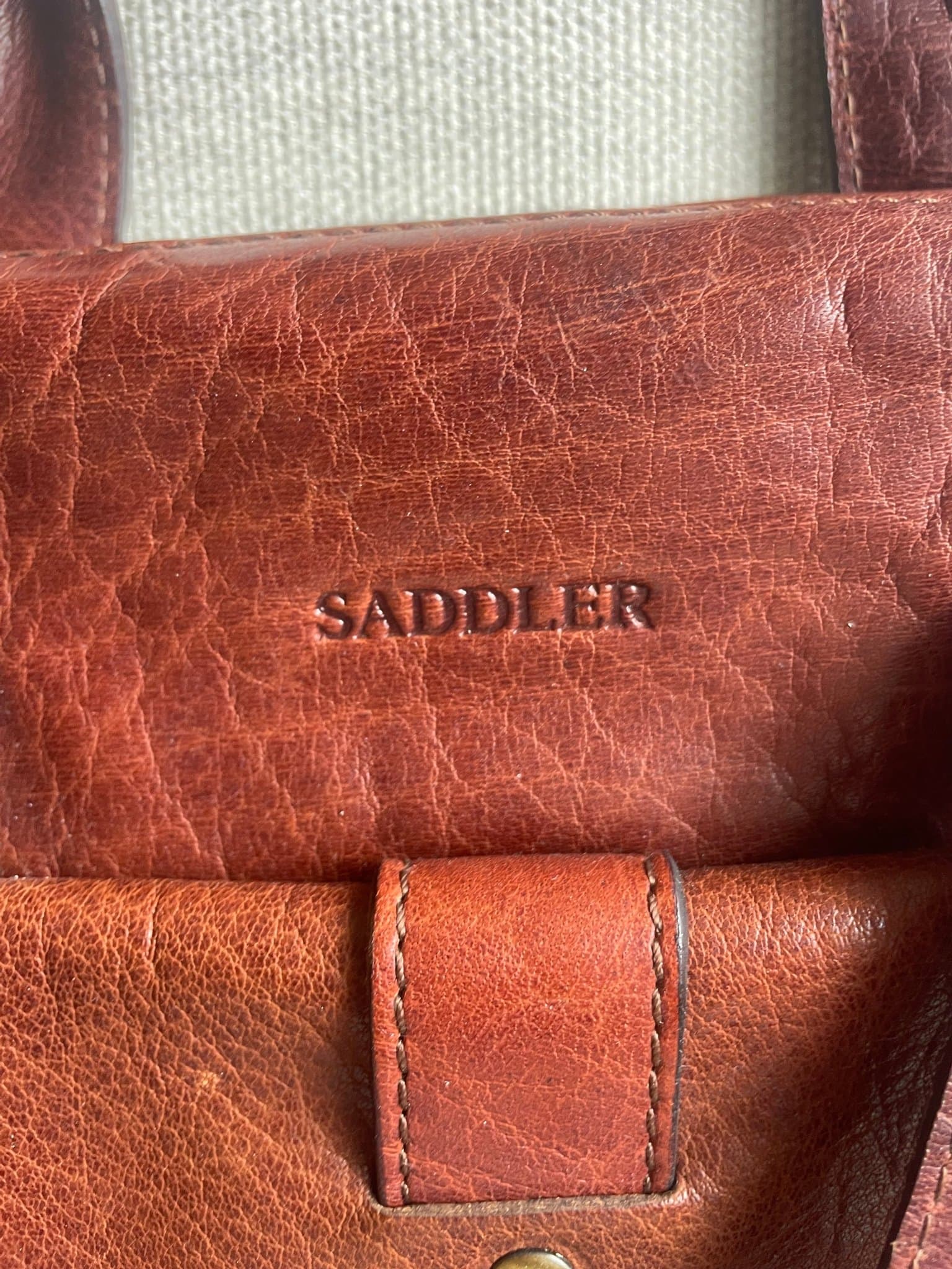 Saddler Datorväska i brunt läder - NY