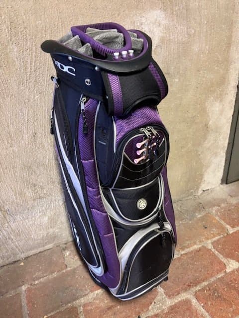 GOLFBAG Lila nästan ny 9 fack. Resefordral